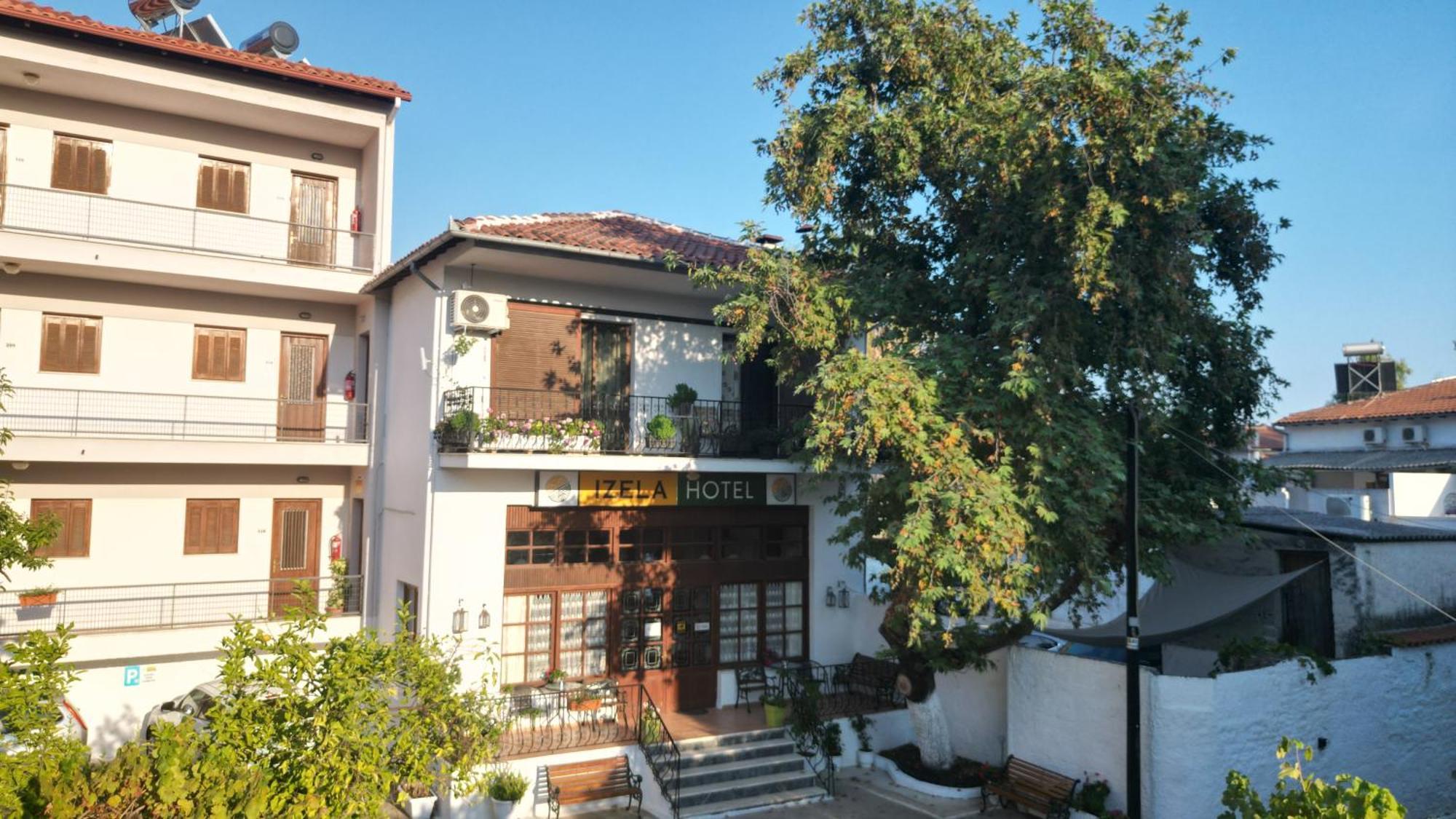 Izela Hotel กาลาเนรา ภายนอก รูปภาพ